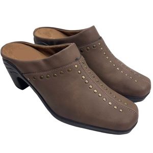 Aerosoles Apple Sawce Brown Studded Mule Clogs
